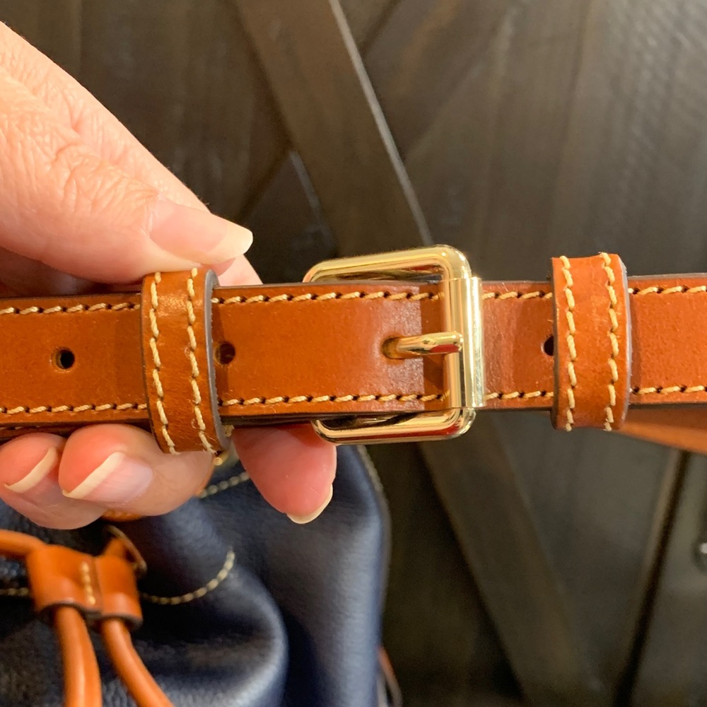 Dooney & Bourke Pebble Grain Drawstring Bucket Bag – Navy & Tan Leather 💼 - Picture 5 of 7